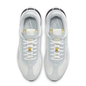 Nike Pre Day white/ platinum. Unisex- men’s size 6.5 women’s size 8